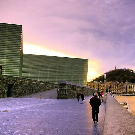 Romantico Wifi Free Parking Area Apartment