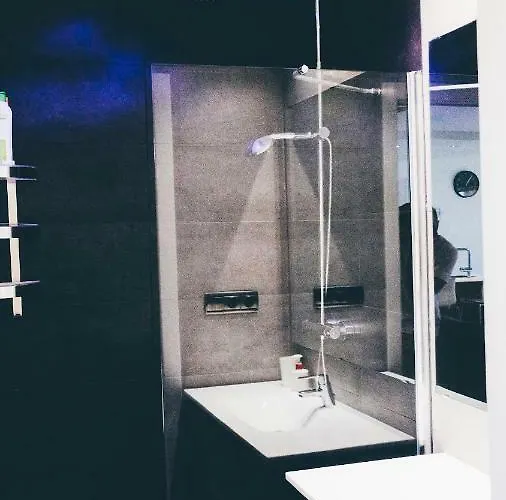 Romantico Wifi Free Parking Area Apartment *